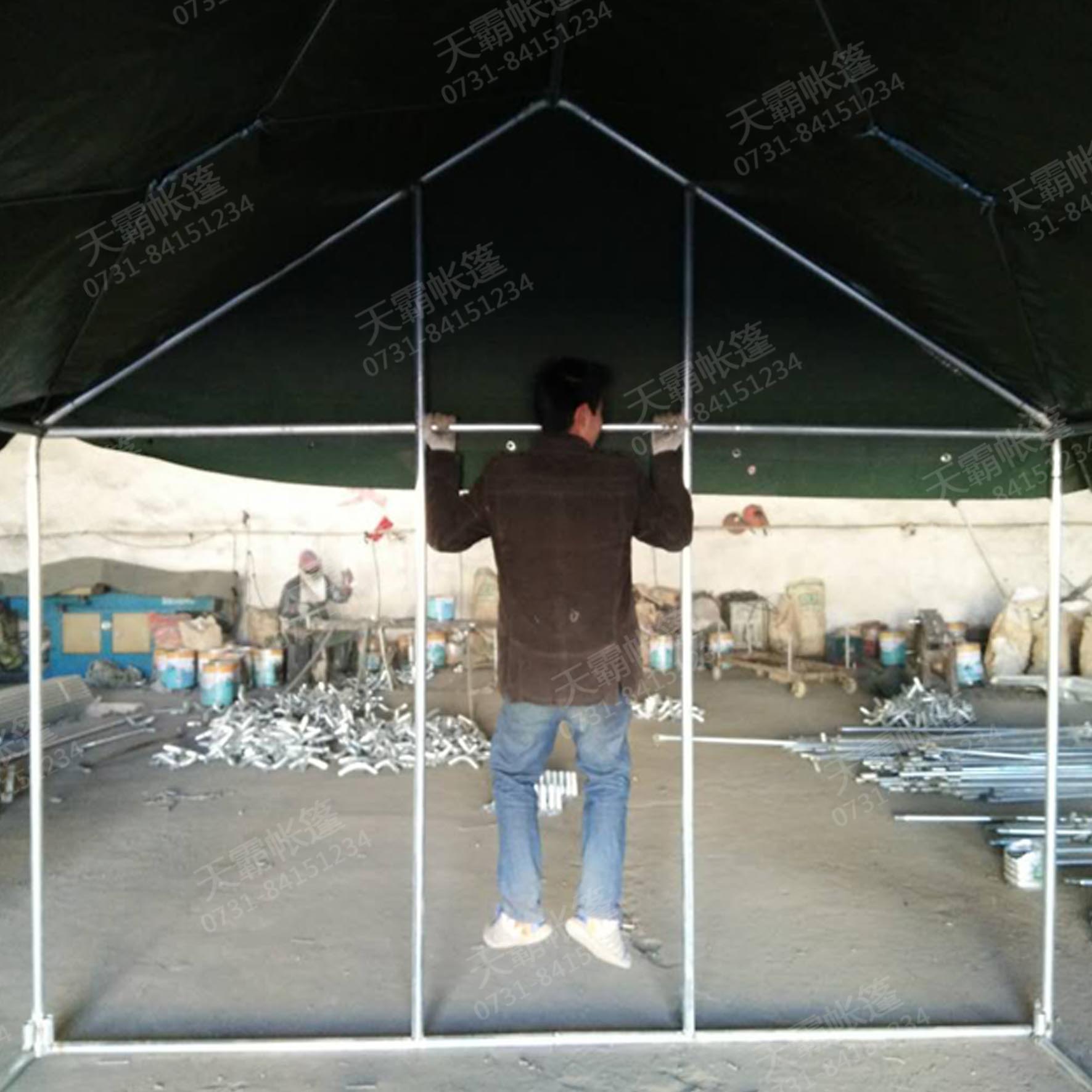 軍綠色帆布帳篷