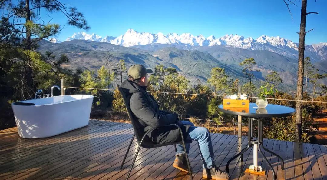 森林房車營(yíng)地,感受戶外風(fēng)光新玩法