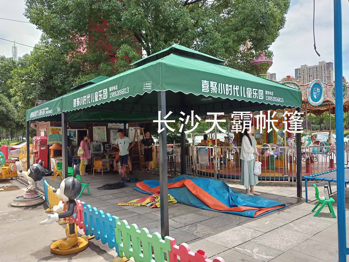 夏天兒童樂園可裝配天霸庭院帳篷，讓快樂有個(gè)遮陽(yáng)避風(fēng)港
