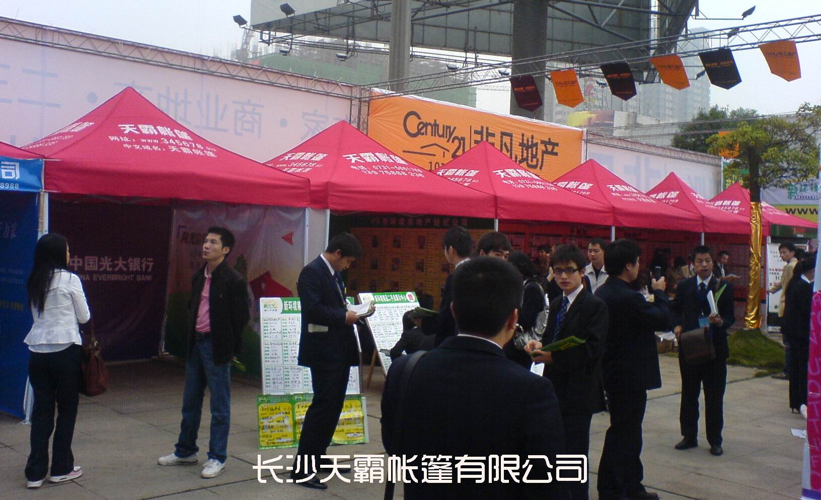 購(gòu)買(mǎi)擺攤帳篷，選擇天霸帳篷