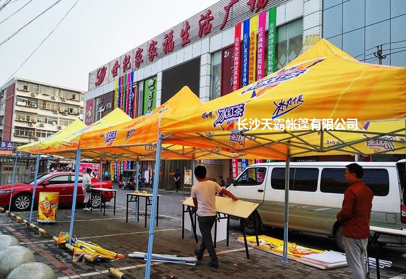 鬧市促銷中，天霸廣告帳篷如何成為吸睛器材